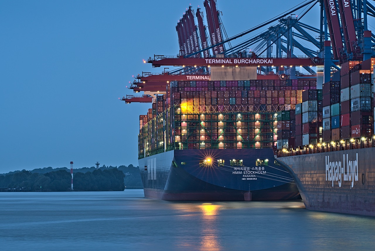 Fahrzeugüberführung und Hafenlogistik in Hamburg - Überführungsfahrt auf Achse